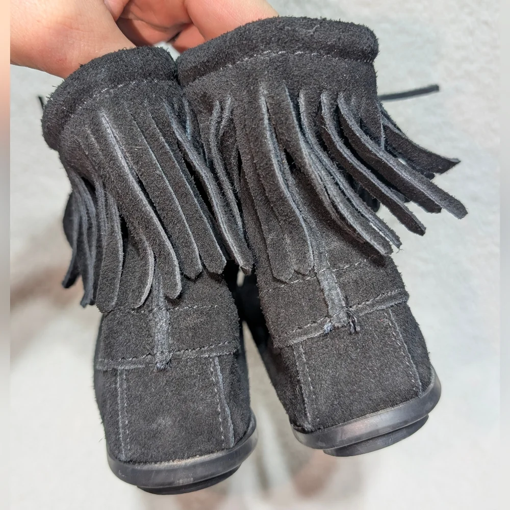 Minnetonka Kids Sz 2 Black Suede Moccasins Ankle Tramper Boot Fringe Lace Up
